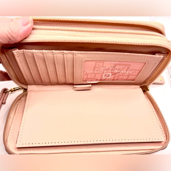 Cute Stone Mountain Leather Wallet, Beige w/Multicolored Flowers, NWT - Picture 7 of 11